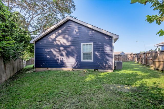 138 Varsity Drive, Huntsville, TX 77340