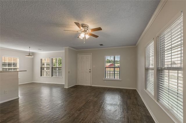 138 Varsity Drive, Huntsville, TX 77340