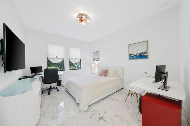 8116 Laurel Falls Drive, Boca Raton, FL 33496