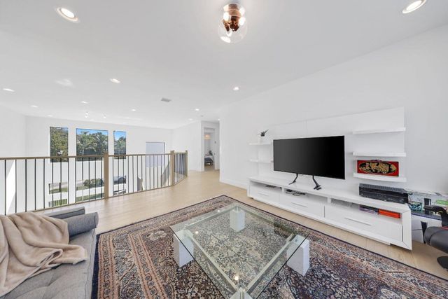 8116 Laurel Falls Drive, Boca Raton, FL 33496