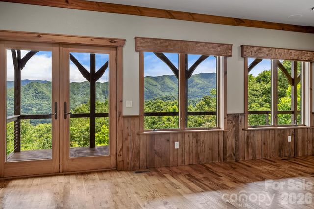 241 Glen Eagle Drive, Waynesville, NC 28786