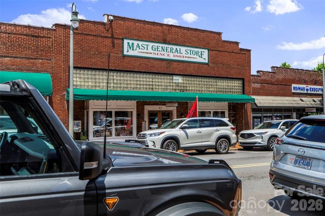 241 Glen Eagle Drive, Waynesville, NC 28786