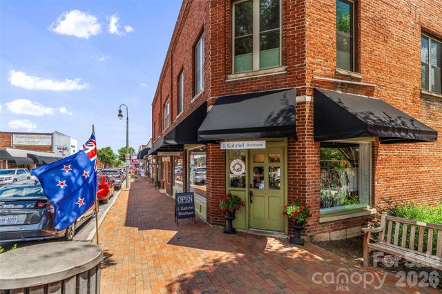 241 Glen Eagle Drive, Waynesville, NC 28786