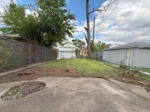 7521 S Aberdeen Street, Chicago, IL 60620