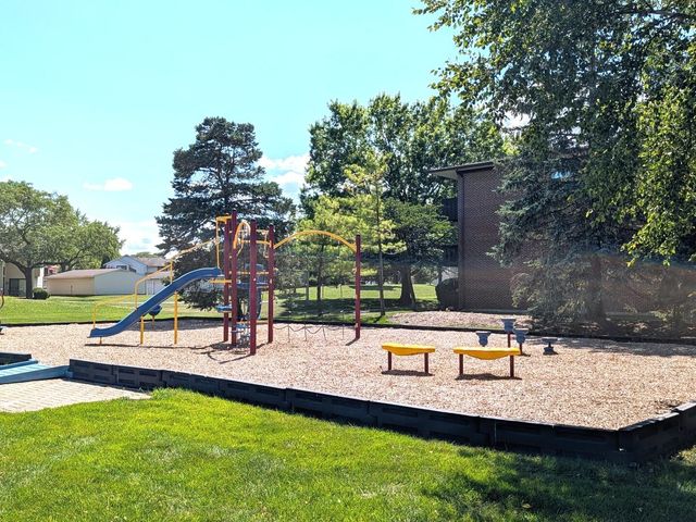 7 Crestview Lane 9, Vernon Hills, IL 60061