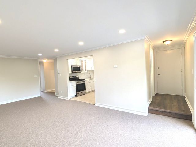 7 Crestview Lane 9, Vernon Hills, IL 60061
