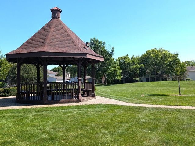 7 Crestview Lane 9, Vernon Hills, IL 60061