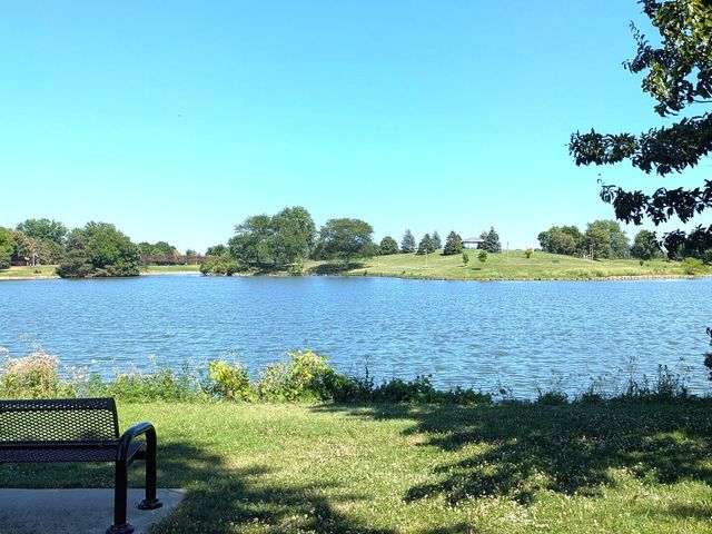 7 Crestview Lane 9, Vernon Hills, IL 60061