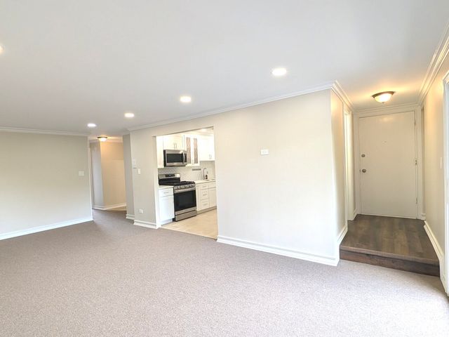 7 Crestview Lane 9, Vernon Hills, IL 60061