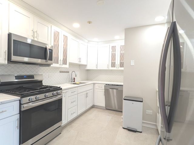 7 Crestview Lane 9, Vernon Hills, IL 60061