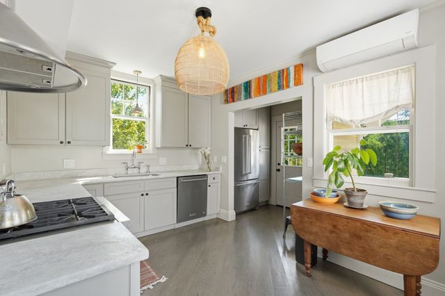 63 Dryads Grn, Northampton, MA 01060