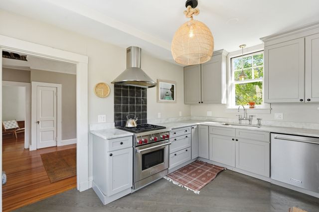 63 Dryads Grn, Northampton, MA 01060