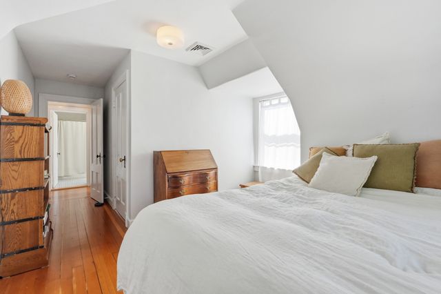 63 Dryads Grn, Northampton, MA 01060