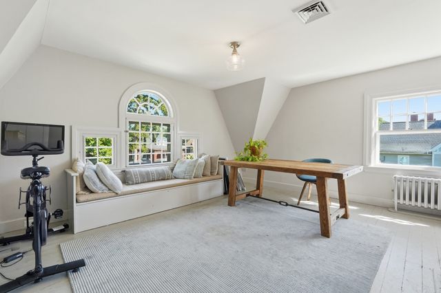 63 Dryads Grn, Northampton, MA 01060