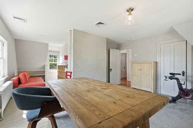 63 Dryads Grn, Northampton, MA 01060