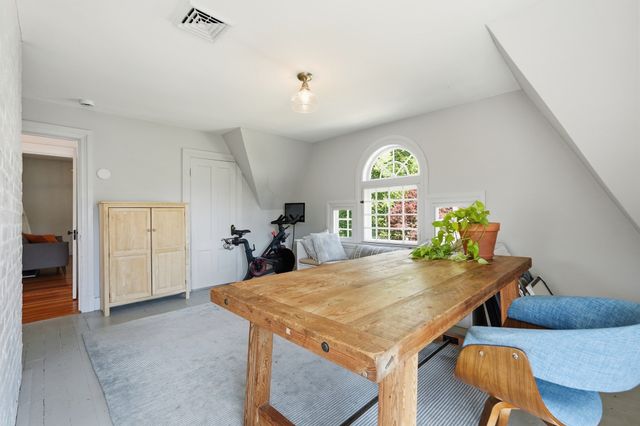 63 Dryads Grn, Northampton, MA 01060