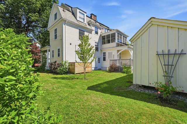 63 Dryads Grn, Northampton, MA 01060