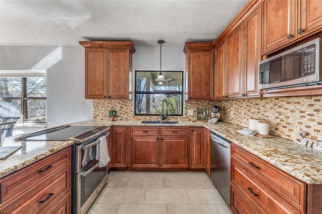 6521 Edgewood Court, Granbury, TX 76049