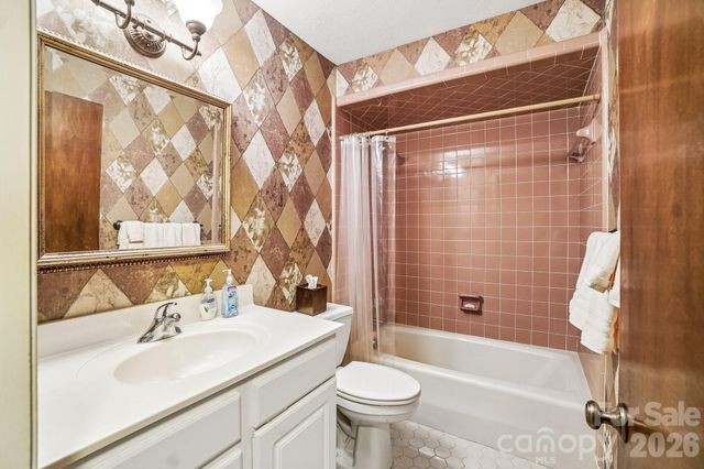 3 Greenbriar Woods Circle, Etowah, NC 28729