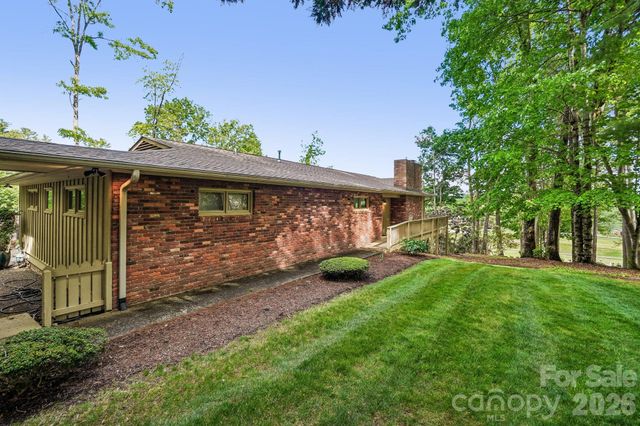 3 Greenbriar Woods Circle, Etowah, NC 28729