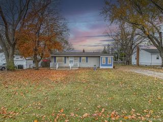 6077 Crown Point, Flint, MI 48506