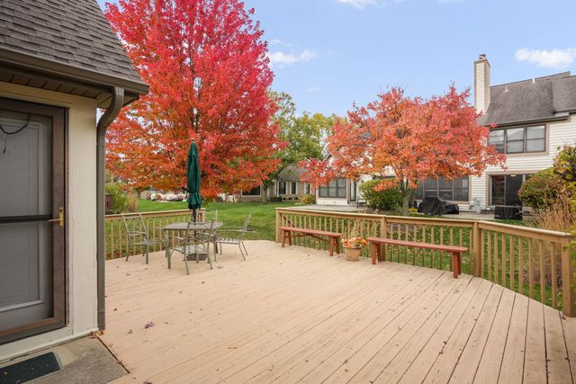 513 Rosebud Drive N, Lombard, IL 60148