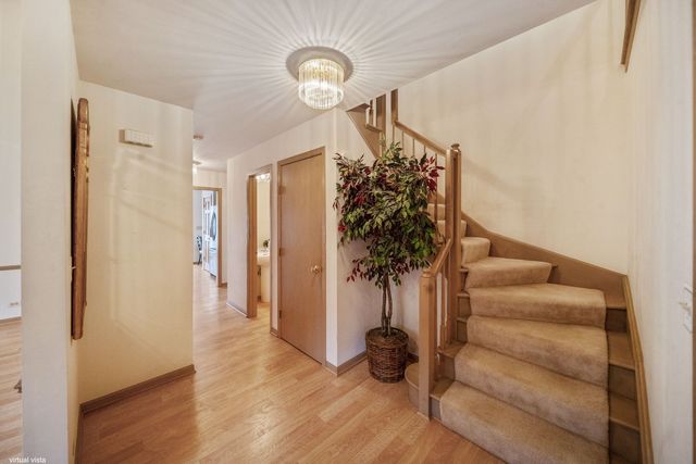 513 Rosebud Drive N, Lombard, IL 60148