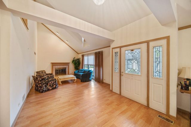 513 Rosebud Drive N, Lombard, IL 60148