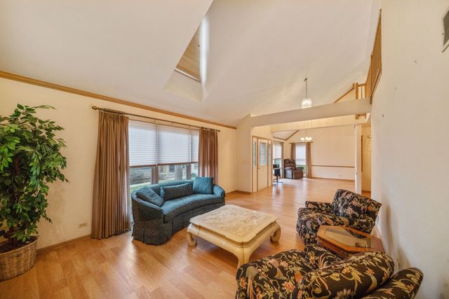 513 Rosebud Drive N, Lombard, IL 60148