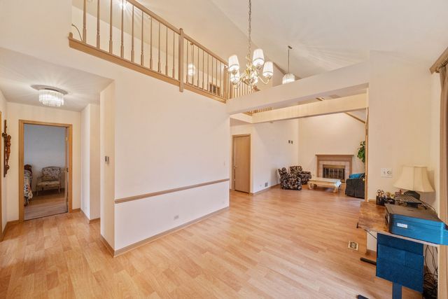 513 Rosebud Drive N, Lombard, IL 60148