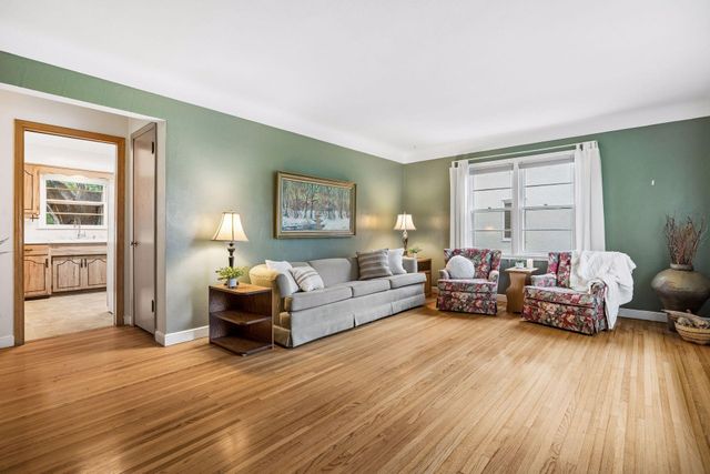 1634 Victoria Street N, Saint Paul, MN 55117