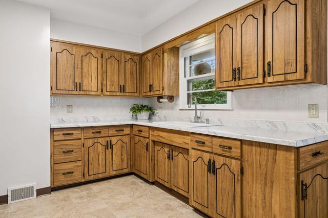 1634 Victoria Street N, Saint Paul, MN 55117