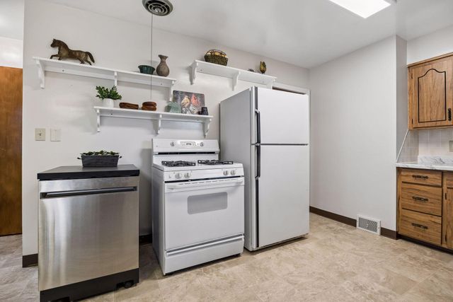 1634 Victoria Street N, Saint Paul, MN 55117