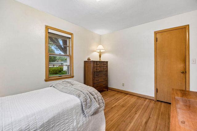 1634 Victoria Street N, Saint Paul, MN 55117