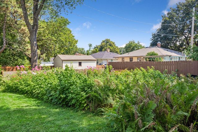 1634 Victoria Street N, Saint Paul, MN 55117