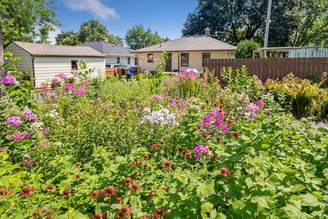 1634 Victoria Street N, Saint Paul, MN 55117