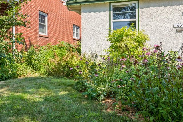 1634 Victoria Street N, Saint Paul, MN 55117