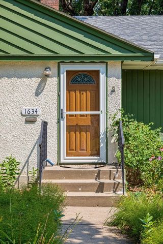 1634 Victoria Street N, Saint Paul, MN 55117