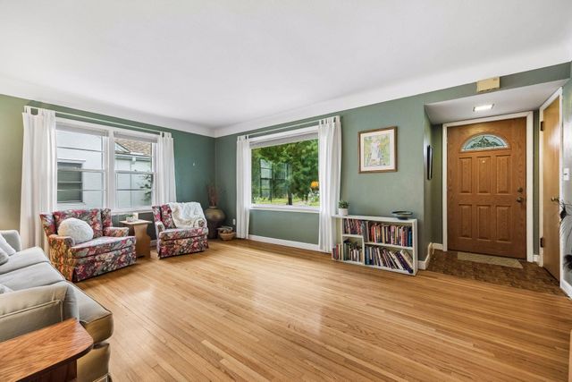 1634 Victoria Street N, Saint Paul, MN 55117