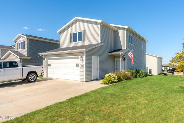 6970 Majestic Loop, Bismarck, ND 58504 property photo