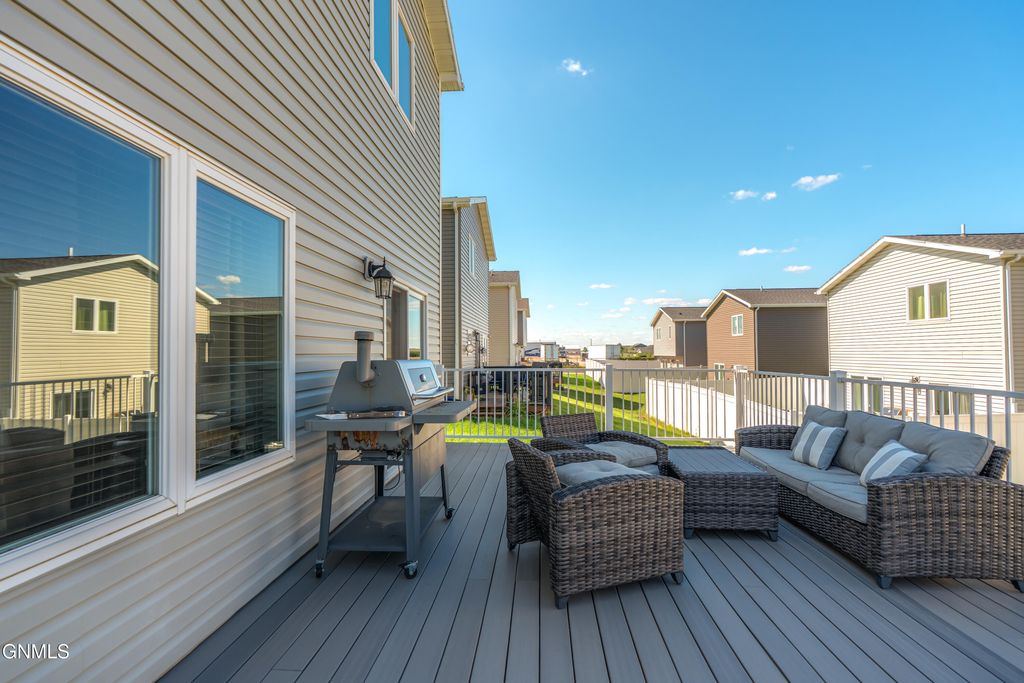 6970 Majestic Loop, Bismarck, ND 58504 photo 3