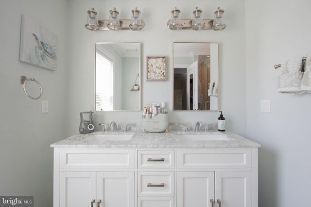 20 WAVERLY STREET, Keyport, NJ 07735