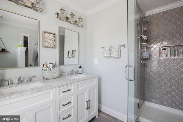 20 WAVERLY STREET, Keyport, NJ 07735