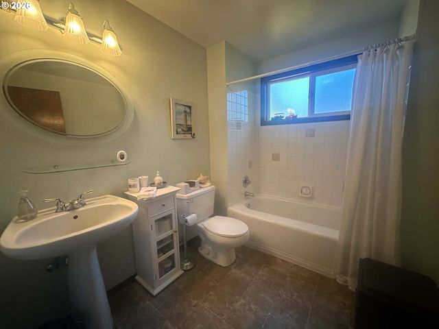 800 Nw 59TH St, Vancouver, WA 98663