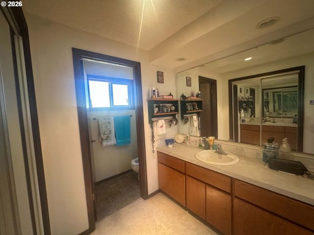 800 Nw 59TH St, Vancouver, WA 98663