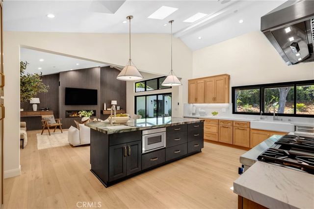 5200 Armida Drive, Woodland Hills, CA 91364