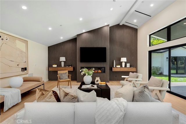 5200 Armida Drive, Woodland Hills, CA 91364