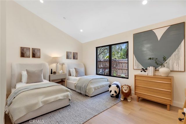 5200 Armida Drive, Woodland Hills, CA 91364