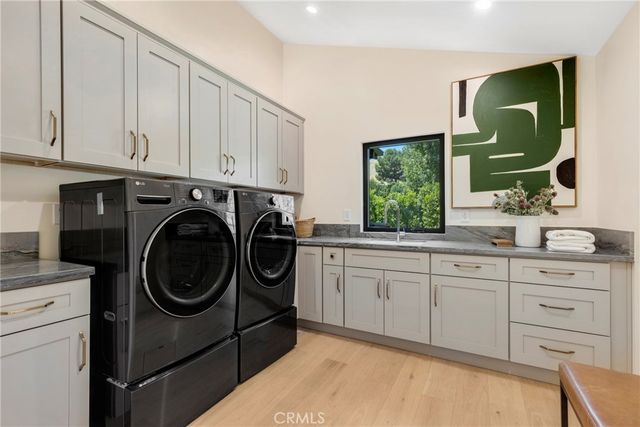 5200 Armida Drive, Woodland Hills, CA 91364