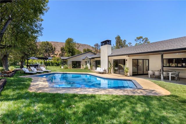 5200 Armida Drive, Woodland Hills, CA 91364